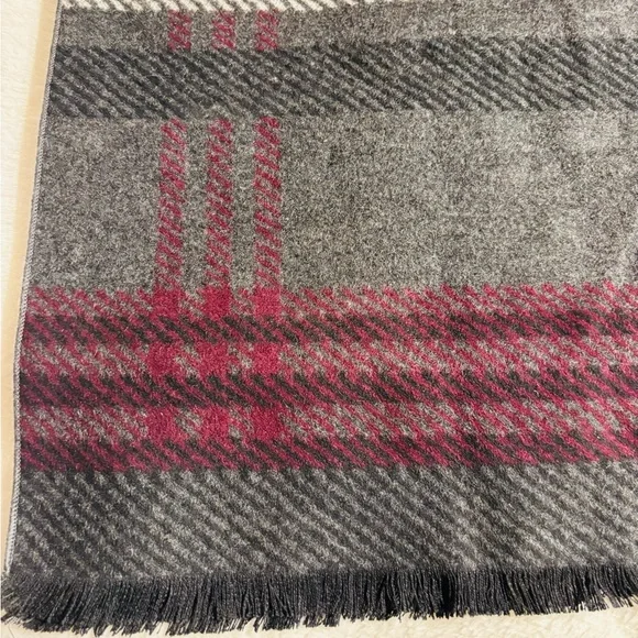 Enrico Milano 100% Silk Gray and Burgundy Scarf NWT - Picture 4 of 10